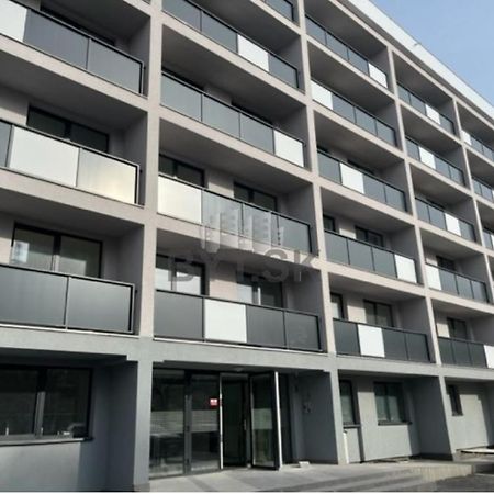 Apartman Centrum S Parkovanim โกชิเซ ภายนอก รูปภาพ