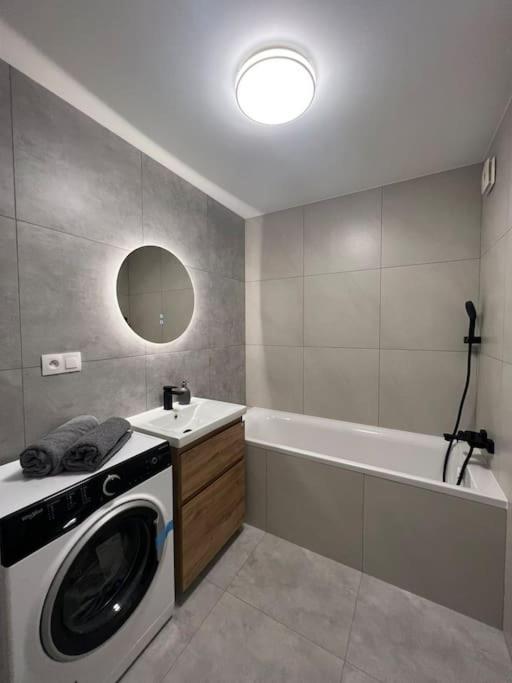 Apartman Centrum S Parkovanim โกชิเซ ภายนอก รูปภาพ
