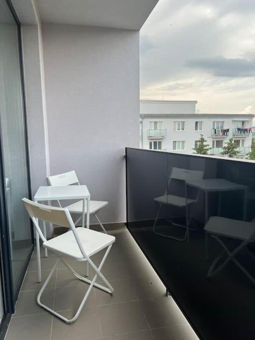 Apartman Centrum S Parkovanim โกชิเซ ภายนอก รูปภาพ